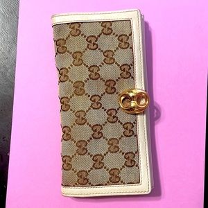 Authentic gucci wallet